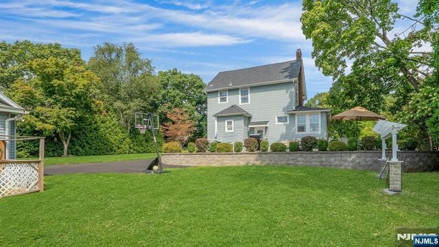 152 Hill Street, Midland Park, NJ 07432