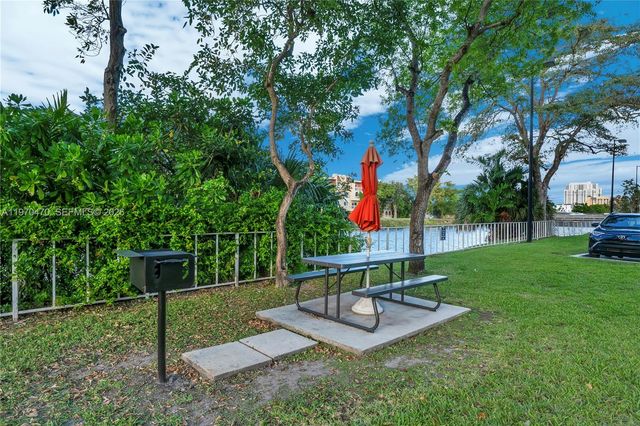 7747 SW 86th St D-403, Miami, FL 33143