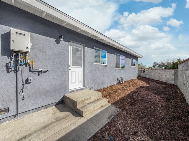 17748 Owen Street, Fontana, CA 92335