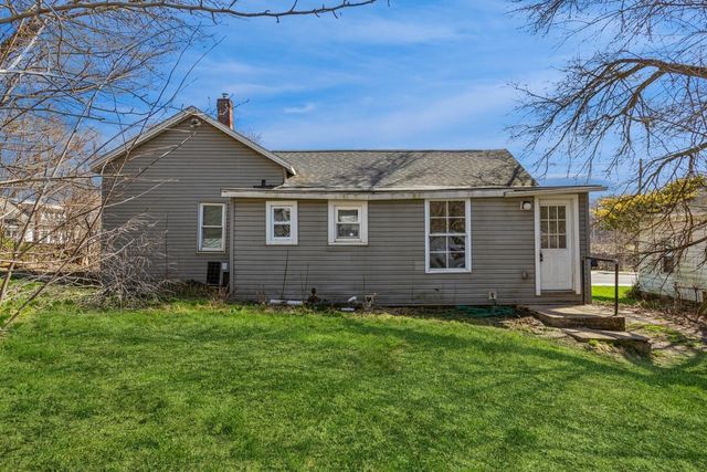 309 N Red Bud Trail, Buchanan, MI 49107