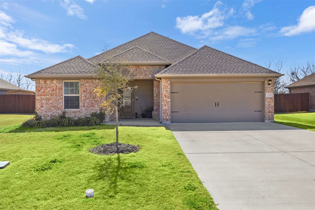 1516 Running Brook Court, Kaufman, TX 75142