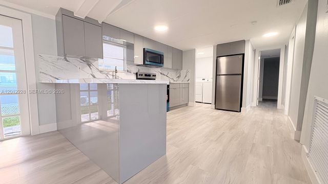 21610 NW 7th Ct, Pembroke Pines, FL 33029
