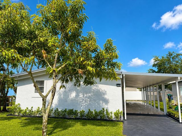 21610 NW 7th Ct, Pembroke Pines, FL 33029