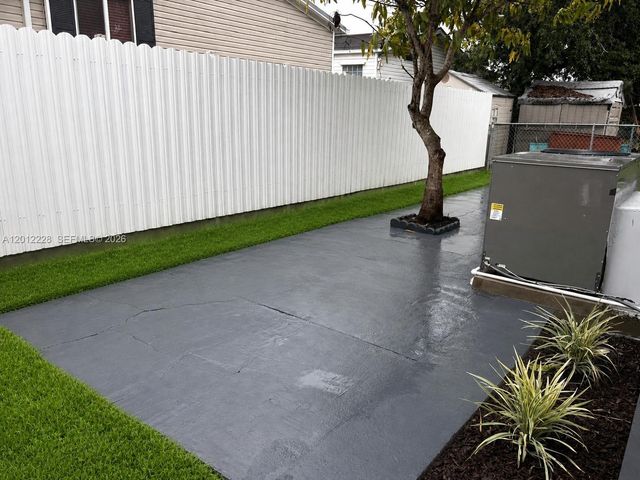 21610 NW 7th Ct, Pembroke Pines, FL 33029