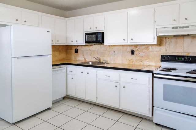 6211 SW 37th Street, Davie, FL 33314