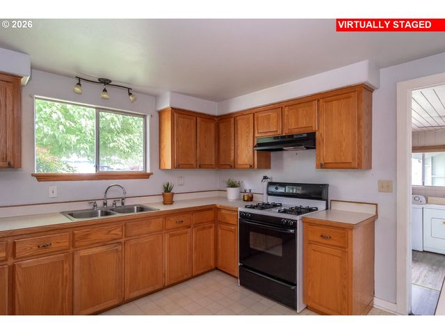 66 Nw CARY St, Winston, OR 97496