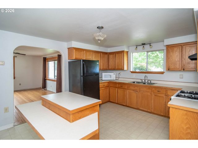 66 Nw CARY St, Winston, OR 97496