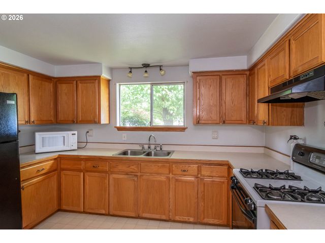 66 Nw CARY St, Winston, OR 97496