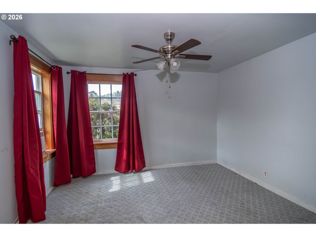 66 Nw CARY St, Winston, OR 97496