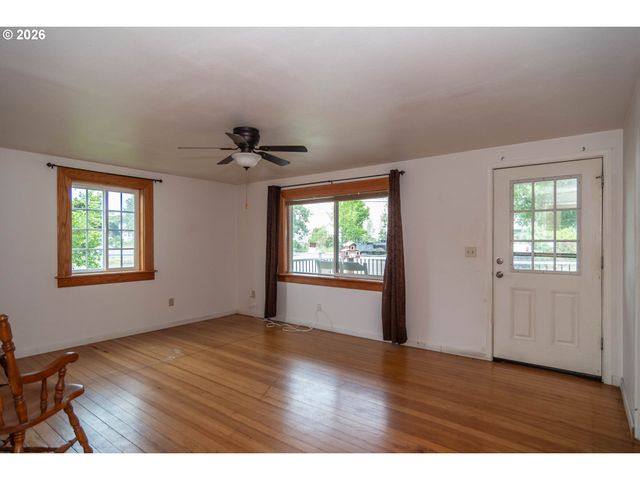 66 Nw CARY St, Winston, OR 97496