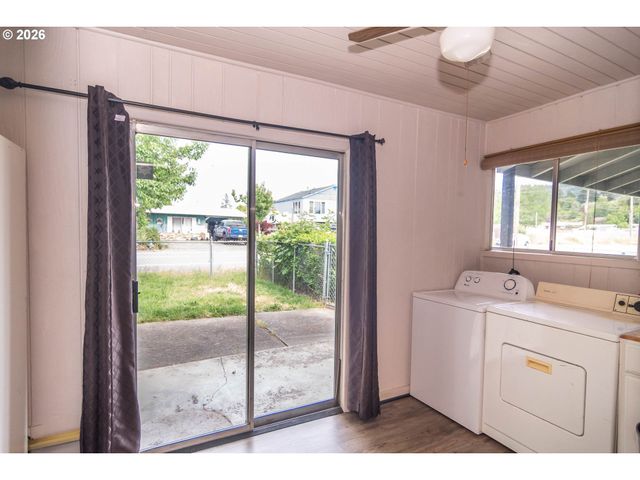 66 Nw CARY St, Winston, OR 97496