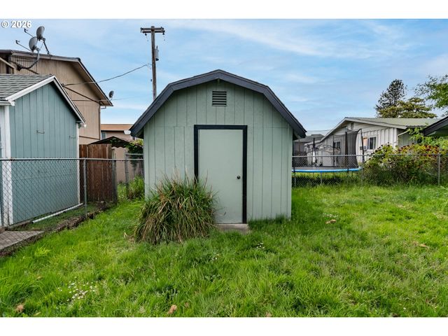 66 Nw CARY St, Winston, OR 97496