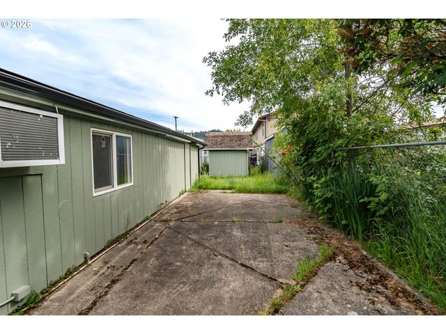 66 Nw CARY St, Winston, OR 97496