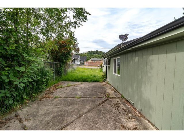 66 Nw CARY St, Winston, OR 97496