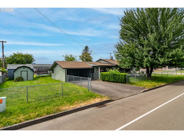 66 Nw CARY St, Winston, OR 97496