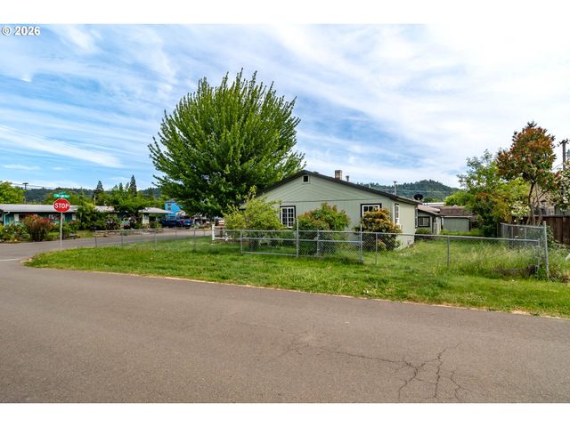 66 Nw CARY St, Winston, OR 97496