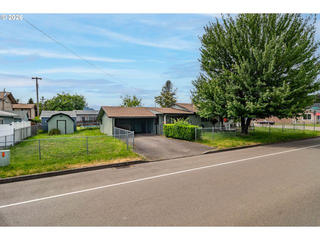 66 Nw CARY St, Winston, OR 97496