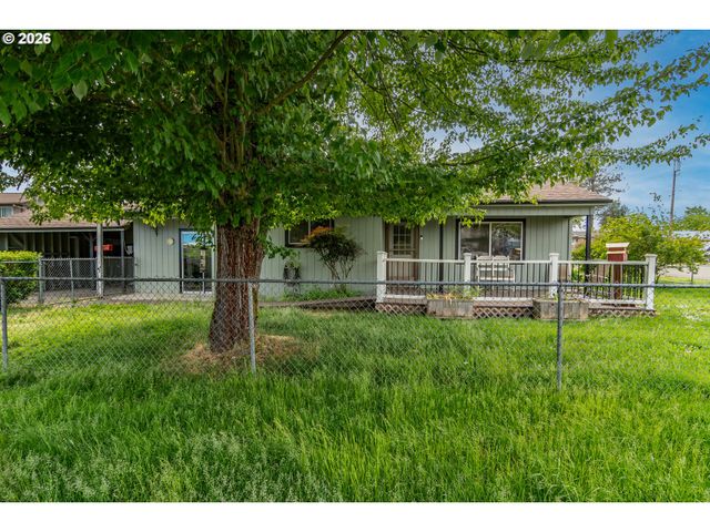 66 Nw CARY St, Winston, OR 97496