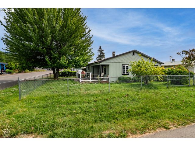 66 Nw CARY St, Winston, OR 97496