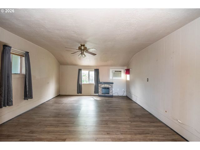 66 Nw CARY St, Winston, OR 97496