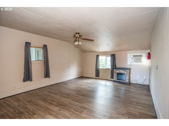 66 Nw CARY St, Winston, OR 97496