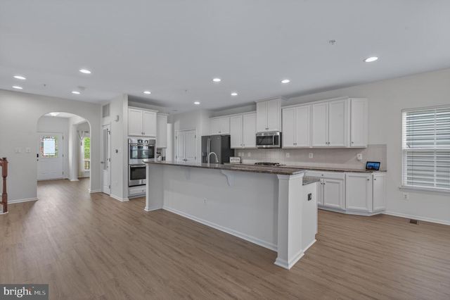 1423 VILLAGE GREEN WAY, Brunswick, MD 21716