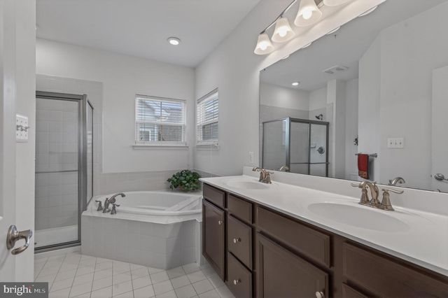 1423 VILLAGE GREEN WAY, Brunswick, MD 21716