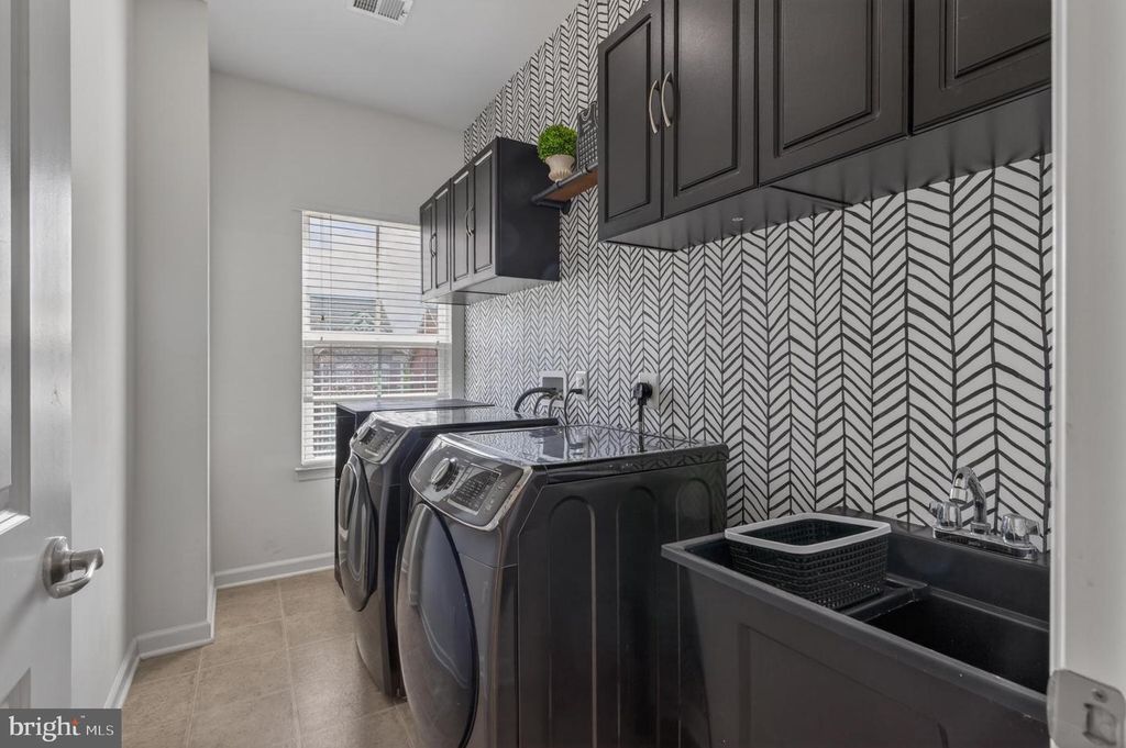 Image 42 of property listing at 1423 VILLAGE GREEN WAY, Brunswick, MD 21716