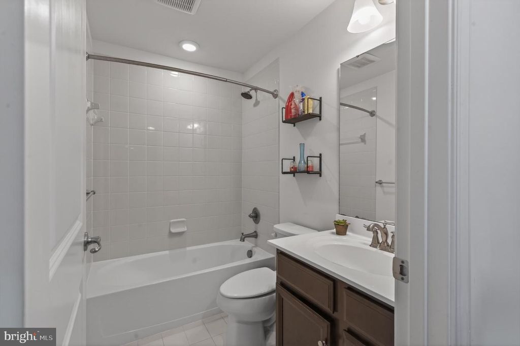 Image 61 of property listing at 1423 VILLAGE GREEN WAY, Brunswick, MD 21716
