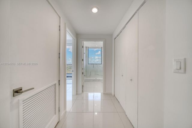 5252 NW 85th Avenue PH2004, Doral, FL 33178