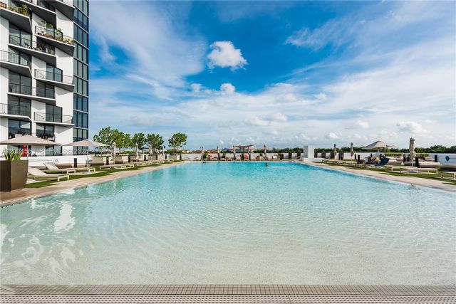 5252 NW 85th Avenue PH2004, Doral, FL 33178