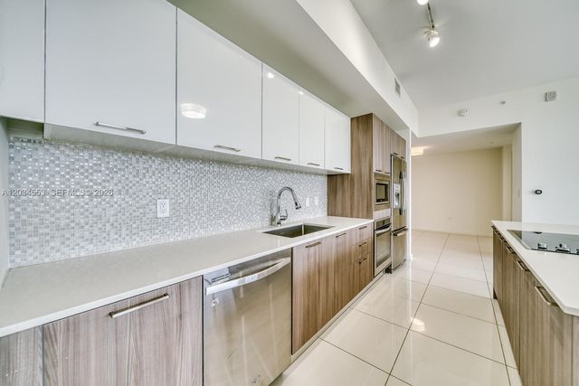 5252 NW 85th Avenue PH2004, Doral, FL 33178