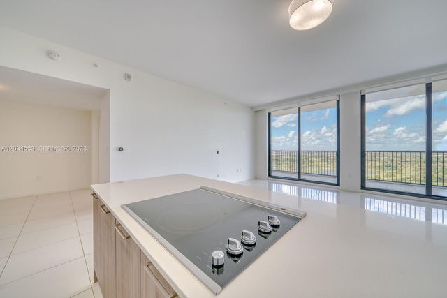 5252 NW 85th Avenue PH2004, Doral, FL 33178
