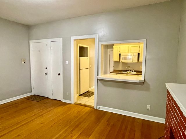 5213 S Ingleside Avenue 1F, Chicago, IL 60615