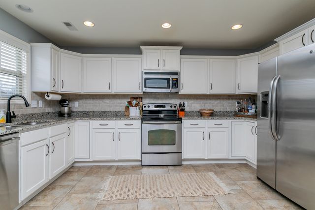 2402 NOTTOWAY DR, Columbia, MO 65203