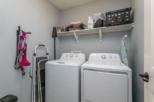 2402 NOTTOWAY DR, Columbia, MO 65203