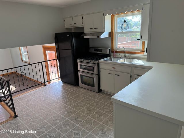 11011 Oliverda Dr, Louisville, KY 40272