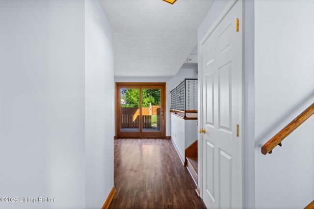 11011 Oliverda Dr, Louisville, KY 40272