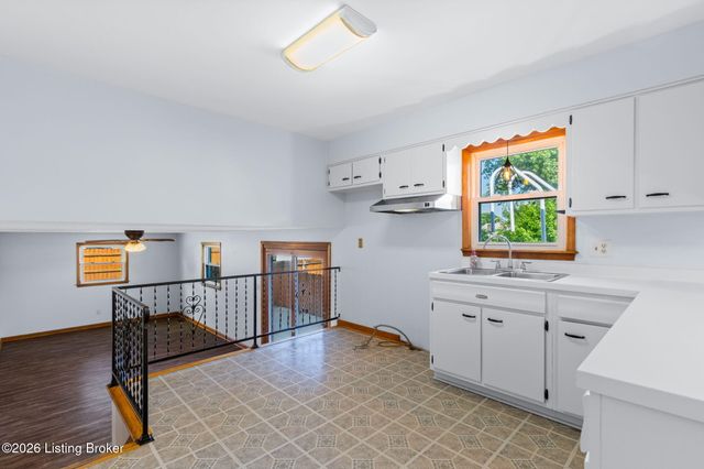 11011 Oliverda Dr, Louisville, KY 40272
