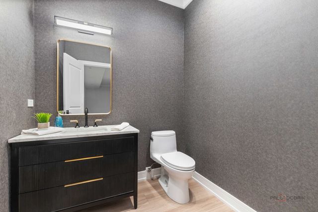 3890 Greenacre Drive, Northbrook, IL 60062