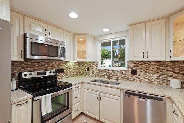 108 Ridge Dr, Lodi, CA 95240