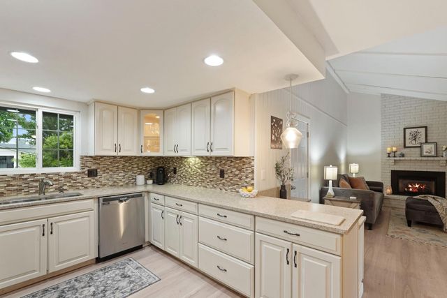 108 Ridge Dr, Lodi, CA 95240