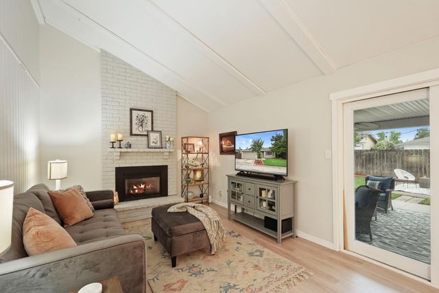 108 Ridge Dr, Lodi, CA 95240
