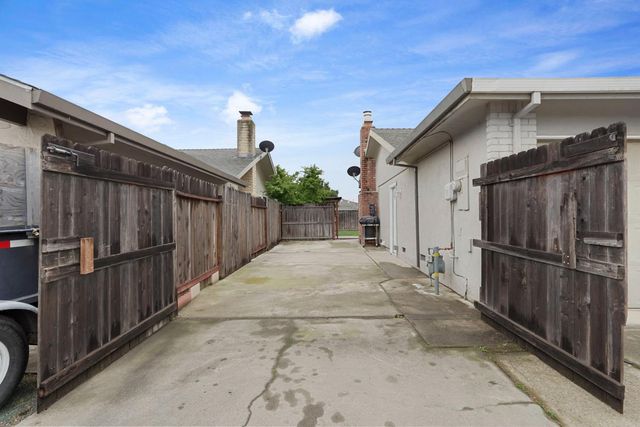 108 Ridge Dr, Lodi, CA 95240