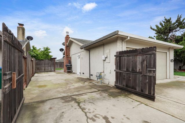 108 Ridge Dr, Lodi, CA 95240