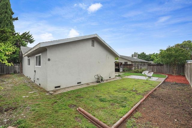 108 Ridge Dr, Lodi, CA 95240