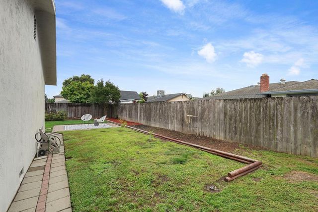 108 Ridge Dr, Lodi, CA 95240