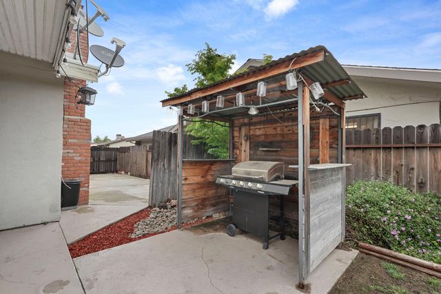 108 Ridge Dr, Lodi, CA 95240