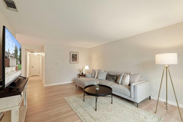 108 Ridge Dr, Lodi, CA 95240