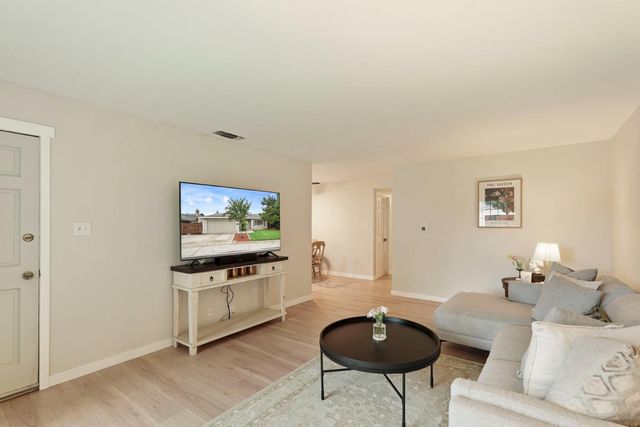 108 Ridge Dr, Lodi, CA 95240